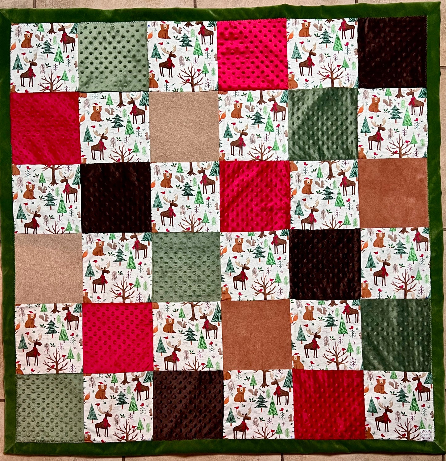 Mini-throw Quilt- Woodland Christmas
