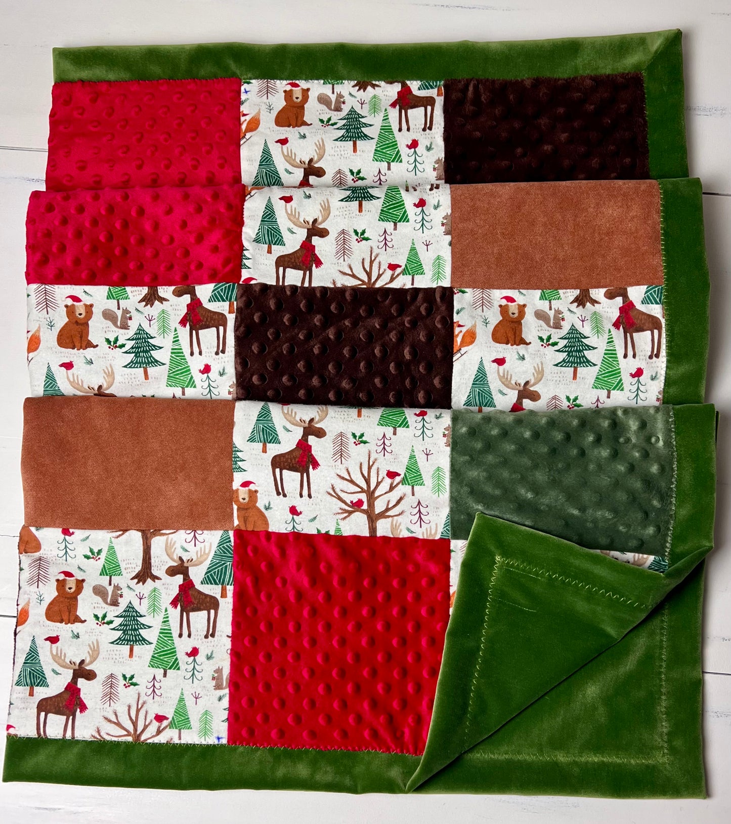 Mini-throw Quilt- Woodland Christmas