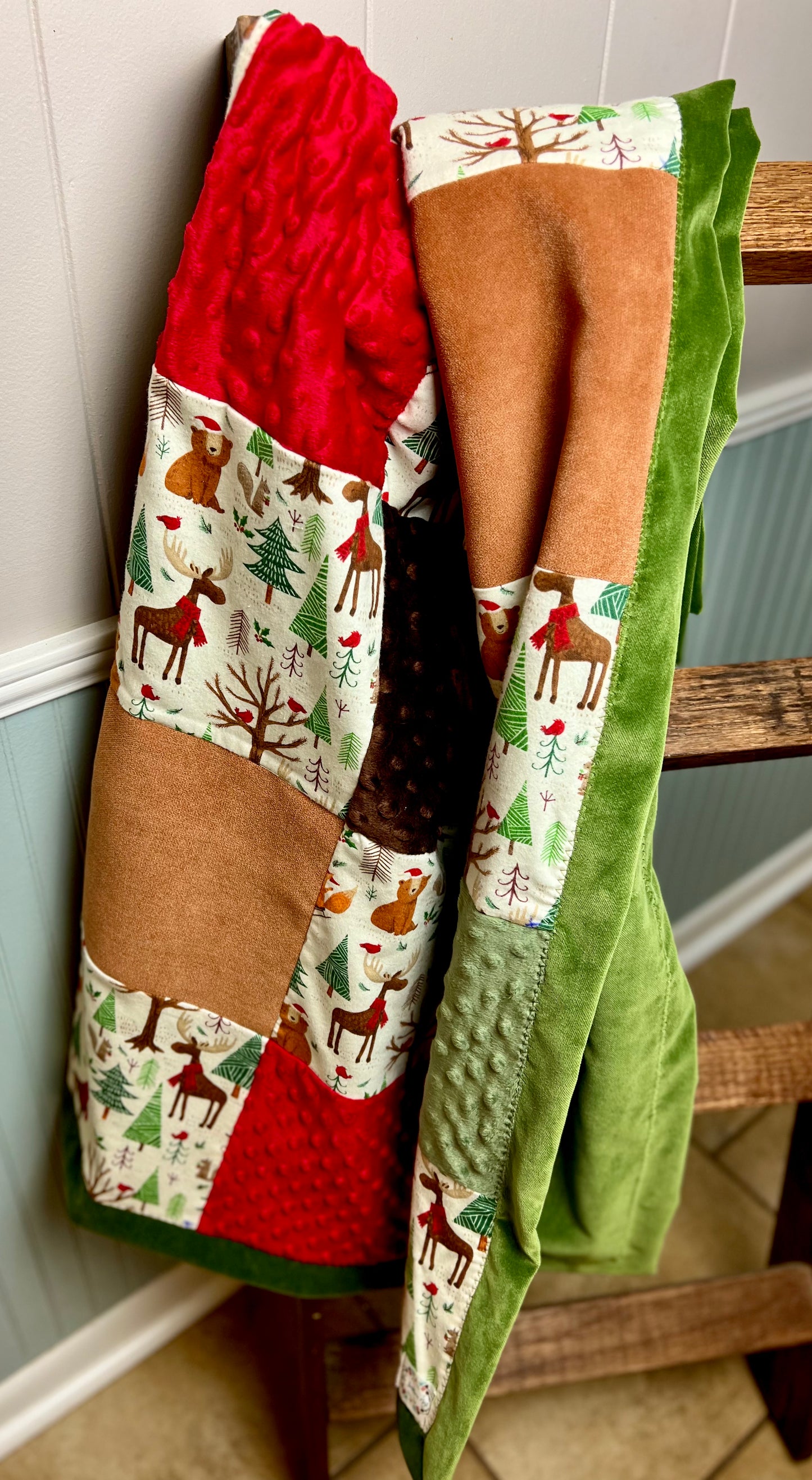 Mini-throw Quilt- Woodland Christmas