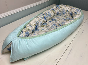 Baby Nest 0-5 mo. Blue Roses - The Southern Nest